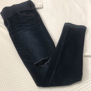 NWT- Old Navy Maternity - 6 long